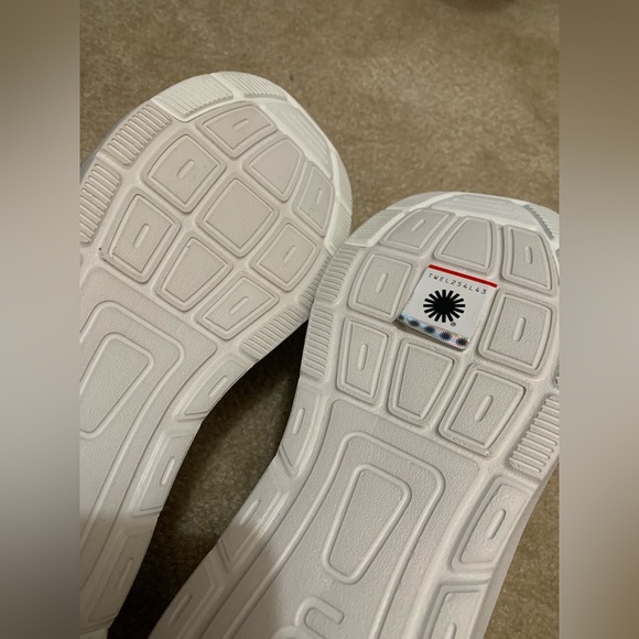 NWOT UGG women’s FLEX SLIP SNEAKER shoes - Picture 7 of 12